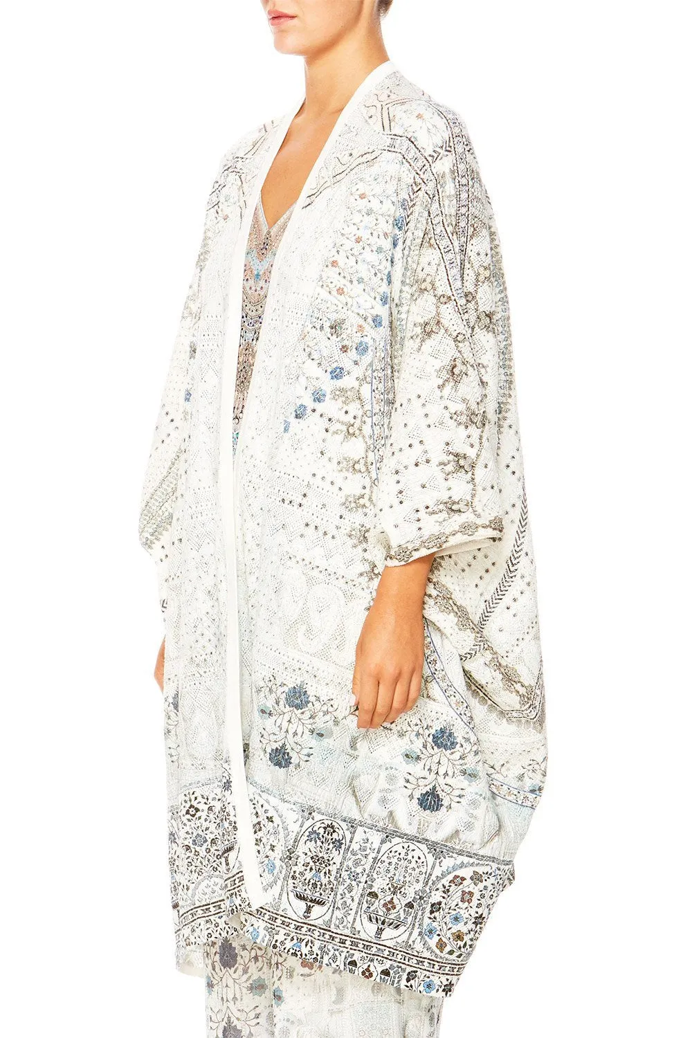 KNIT CAPE BREAKFAST WITH SILVIA