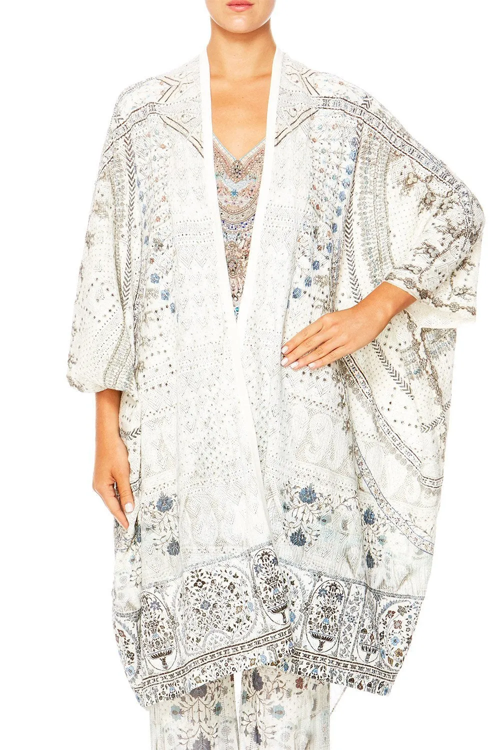 KNIT CAPE BREAKFAST WITH SILVIA