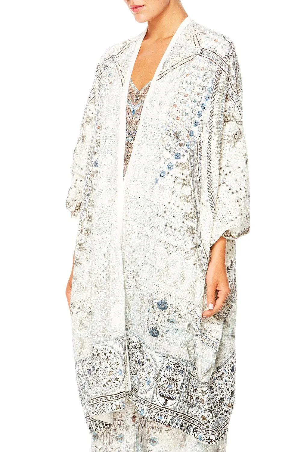 KNIT CAPE BREAKFAST WITH SILVIA