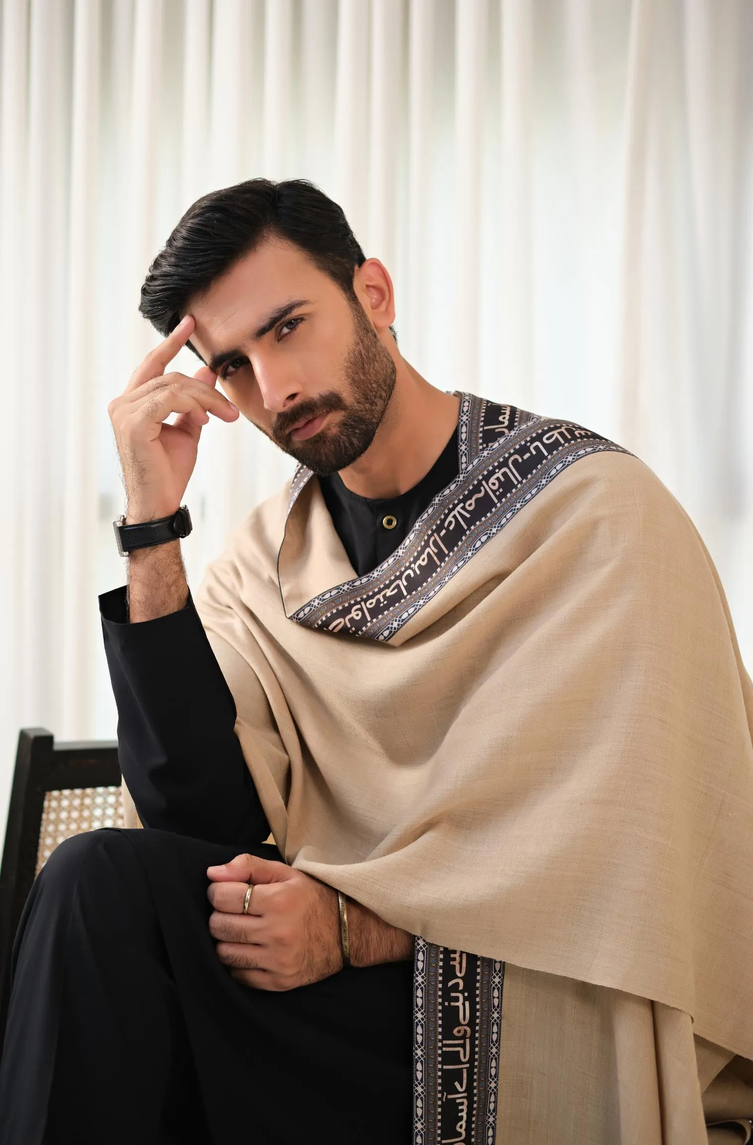 Sabaat Cape - Beige & Black