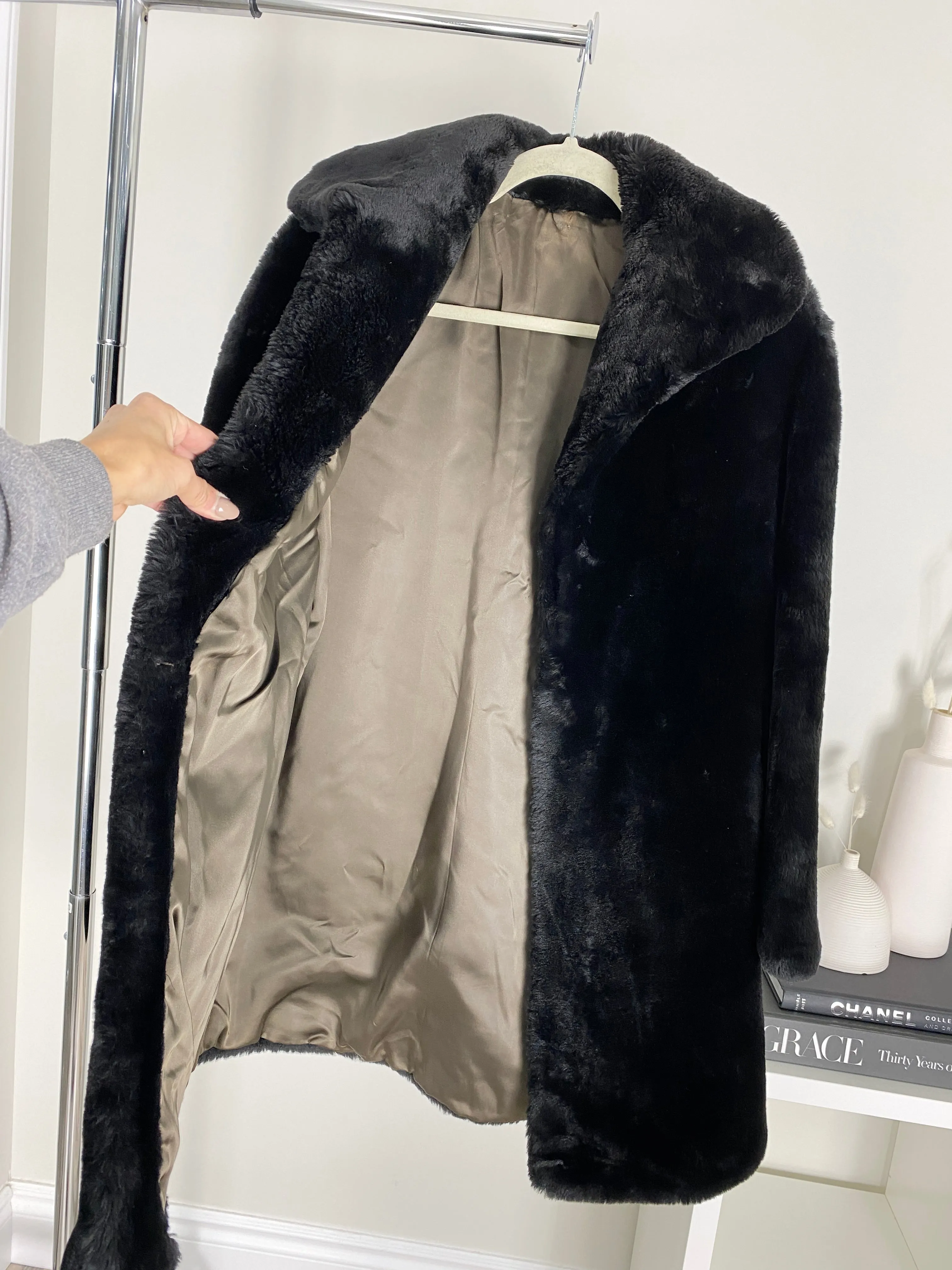 VINTAGE BLACK FAUX FUR COAT